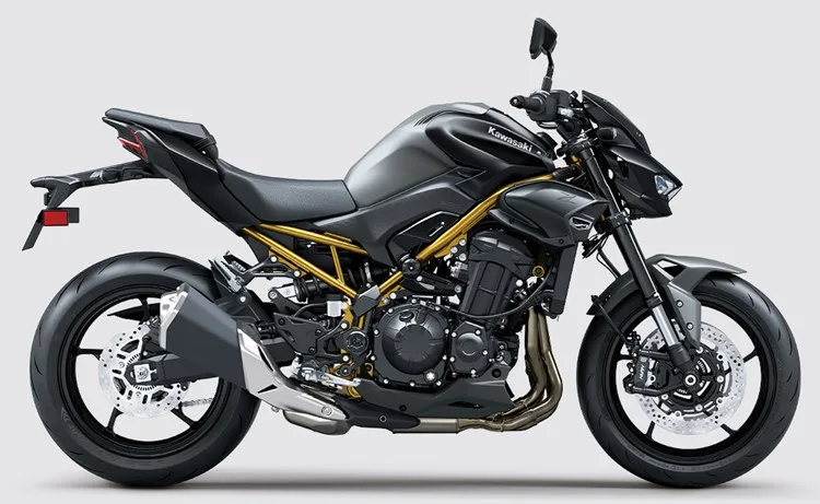 z900