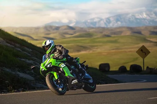 2025 NINJA ZX-6R KRT EDITION 