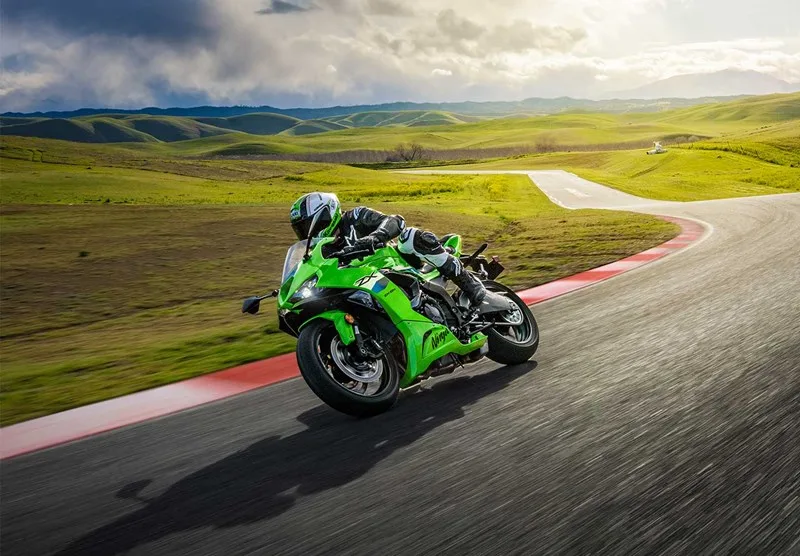 PERFORMANCE OPTIMISED FOR STREET-RIDING EXHILARATION