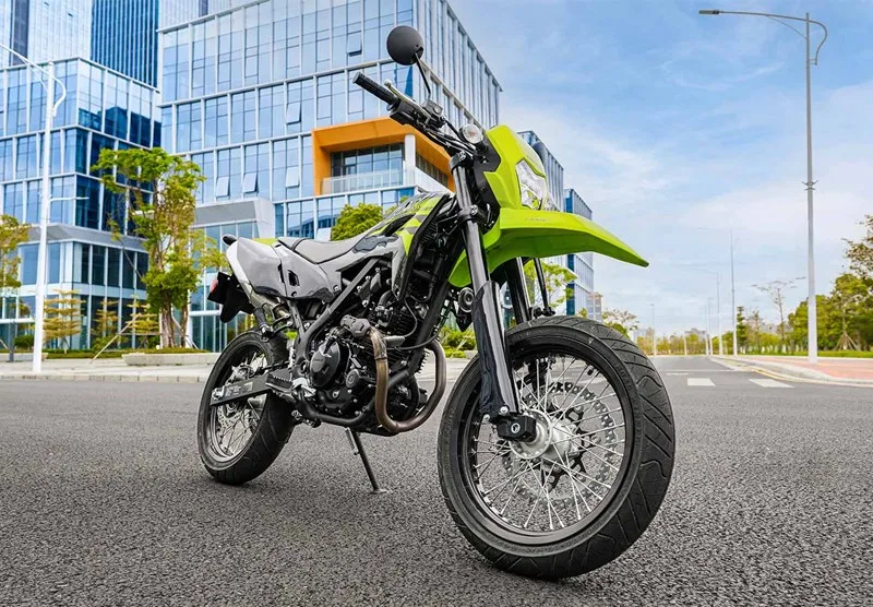 SUPERMOTO-TUNED PERFORMANCE
