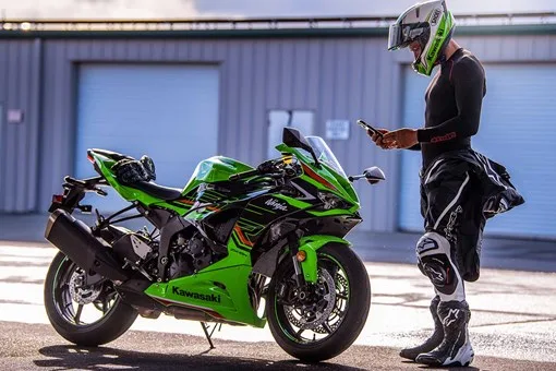 2025 NINJA ZX-6R KRT EDITION 