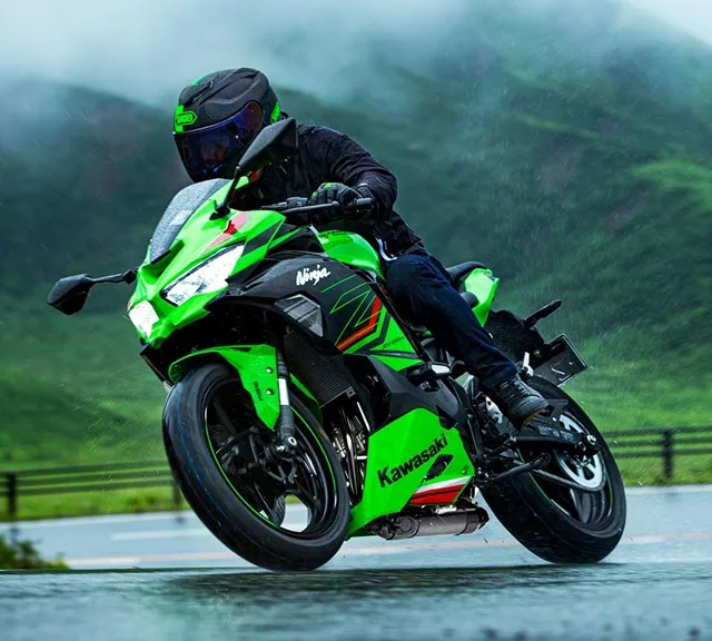 Image of 2023 NINJA ZX-25RR in action